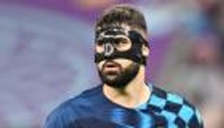 صخرة فريق المونديال.. المدافع المقنع يصدم ريال مدريد