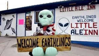 سكان المنطقة القريبة من القاعدة حاول استغلالها لأغراض تجارية