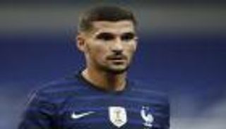 بين منتخبي الجزائر وفرنسا.. حسام عوار يغير رأيه للمرة الثالثة