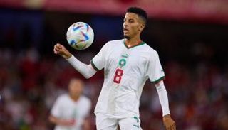 عز الدين أوناحي لاعب فريق أنجيه الفرنسي ومنتخب المغرب