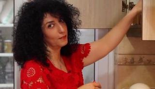 الناشطة الإيرانية المعتقلة حاليا نرجس محمدي