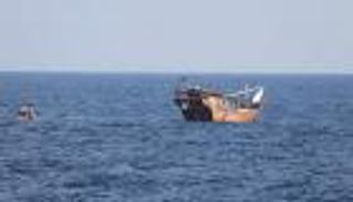 بنادق هجومية.. البحرية الأمريكية تحبط تهريب أسلحة إيرانية للحوثيين