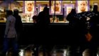 صور.. هاري "البديل" يسقط "قصة ديانا" من عيون البريطانيين