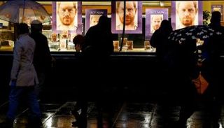 قراء يقبلون على شراء مذكرات هاري “spare”- رويترز