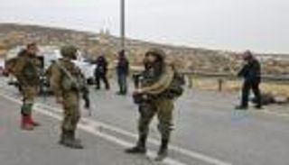 مقتل فلسطيني برصاص إسرائيلي وإطلاق النار على آخر بالضفة