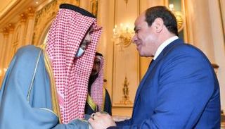 أمير الكويت الشيخ نواف الجابر الصباح مستقبلا الرئيس المصري عبدالفتاح السيسي- أرشيفية