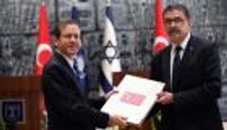 عودة سفير أنقرة لتل أبيب.. والرئيس الإسرائيلي "يتحمس" للنشيد التركي