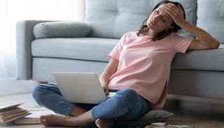 كوفيد طويل الأمد باستمرار الأعراض أو ظهور أعراض جديدة