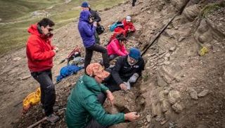 فريق البحث في موقع الاكتشاف