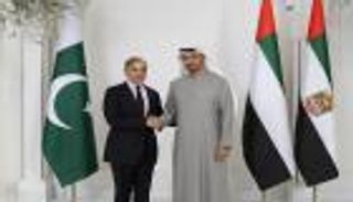 محمد بن زايد يبحث مع رئيس وزراء باكستان تعزيز العلاقات والتعاون