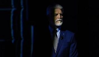 بيتر بافيل الجنرال السابق في حلف الناتو