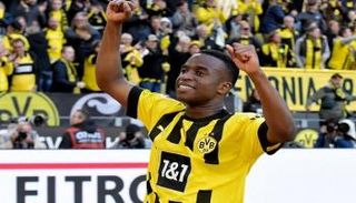 يوسوفا موكوكو نجم بروسيا دورتموند الواعد