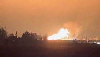 جانب من حريق خط الغاز أمبر غريد