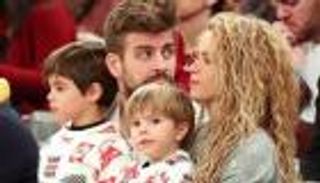 شاكيرا تفتح النار على بيكيه.. "استبدل ساعة كاسيو بساعة روليكس"