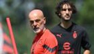 بفرمان من بيولي.. ميلان يغير خططه بشأن موهبة الجزائر