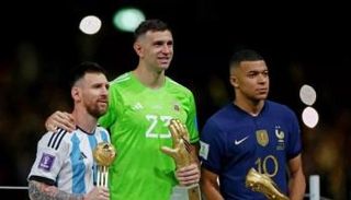 مارتينيز وسط ميسي ومبابي