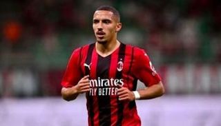 إسماعيل بن ناصر لاعب وسط ميلان