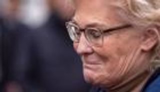 بعد انتقادات عنيفة.. صحيفة: وزيرة الدفاع الألمانية قررت الاستقالة