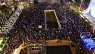 رغم الأمطار.. آلاف الإسرائيليين يتظاهرون ضد حكومة نتنياهو (صور)