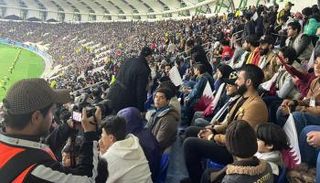 الأطفال الأيتام في ملعب "جذع النخلة" خلال "خليجي 25"