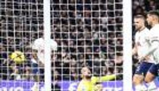 خطيئة هوجو لوريس تشعل ديربي توتنهام ضد أرسنال (فيديو)