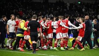 فوضى في نهاية مباراة توتنهام وأرسنال 