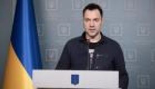 شظايا "رواية خاطئة".. صاروخ دنيبرو الأوكرانية "يصيب" مستشار زيلينسكي