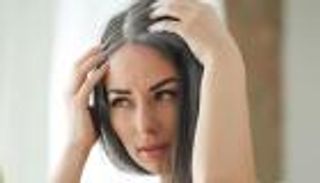 أغذية تعجل بظهور الشيب المبكر.. احذر من السكر 