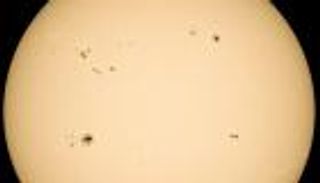 رصد بقعة شمسية ضخمة.. أكبر من الأرض بـ4 أضعاف