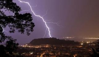 العلماء استخدموا تقنية الليزر على قمة جبل سويسري