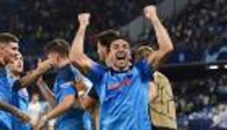 بقميص الفلانتين.. نابولي ينصر المرأة في كأس إيطاليا (فيديو)