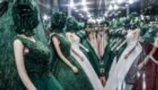 "قرار صادم".. طالبان تأمر بتغطية رؤوس "دمى" ملابس النساء (صور)