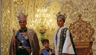 شاه إيران السابق محمد رضا بهلوي وزوجته - أرشيفية