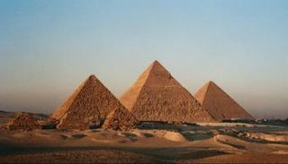 أهرامات الجيزة في مصر