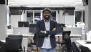 هشام شعبان: الصعيد مصدر إلهامي.. و"ثور هائج" أحدث أعمالي بمعرض القاهرة للكتاب (حوار)