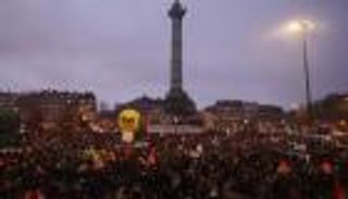 عدوى إضرابات فرنسا تتسارع في أوروبا.. بريد ألمانيا والخطوط البرتغالية 