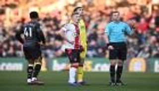 طائرة "درون" تفسد مباراة مصيرية في الدوري الإنجليزي (صور وفيديو)