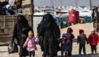 أكبر عملية.. كندا تمنح 6 نساء و13 طفلا من عائلات "داعش" قبلة الحياة