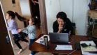 العمل من البيت أثر سلبا على النساء أكثر من الرجال.. دراسة تكشف مفاجأة