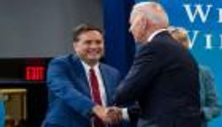 الأولى بإدارة بايدن.. توقعات باستقالة كبير موظفي البيت الأبيض