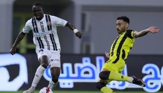 من مباراة اتحاد كلباء ضد الجزيرة في الدوري الإماراتي