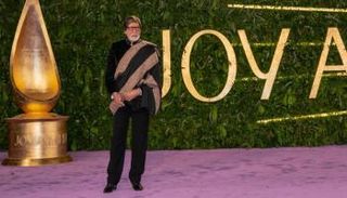 الفنان الهندي أميتاب باتشان خلال الحفل