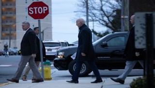 الرئيس الأمريكي جو بايدن بعد حضوره قداس يوم السبت بولاية ديلاوير.