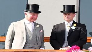 الملك تشارلز مع شقيقه الأصغر إدوارد