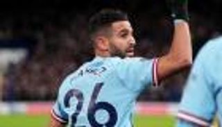 محرز يضع أغلى لاعبي مانشستر يونايتد في مرمى الانتقادات