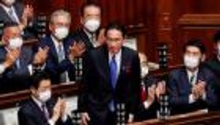 نواب البرلمان الياباني بدون كمامة.. لأول مرة منذ 3 سنوات