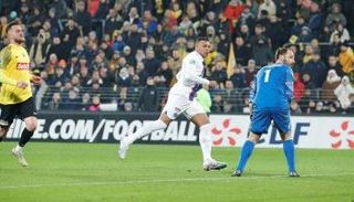 كيليان مبابي نجم باريس سان جيرمان مع سامسون