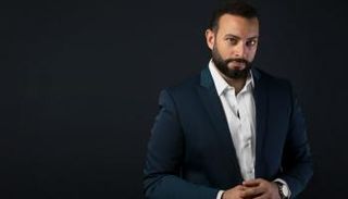 الكاتب المصري أحمد عثمان