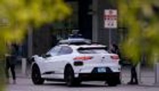 الانبعاثات مطبات في طريق السيارات الكهربائية ذاتية القيادة.. كيف؟