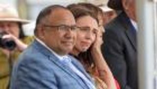 سيدة الدموع.. وداع لجاسيندا أرديرن بالأحضان والقبلات (صور)